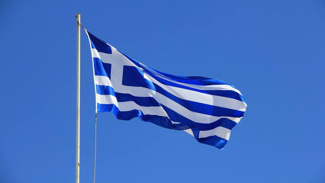 skyblue-colour-matches-with-greece-flag-wallpaper
